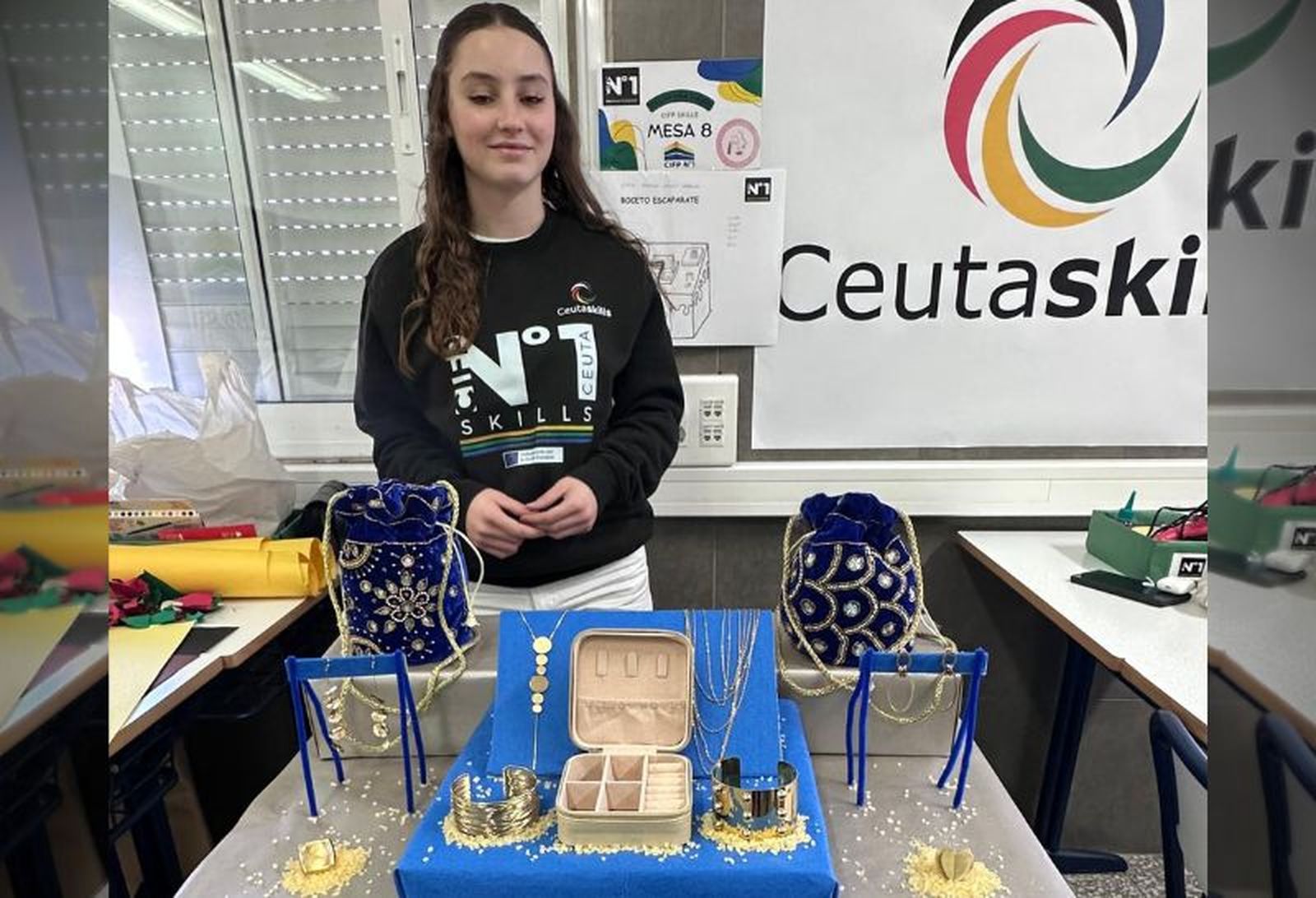 Una de las participantes presenta su escaparate. / FOTO CEDIDA