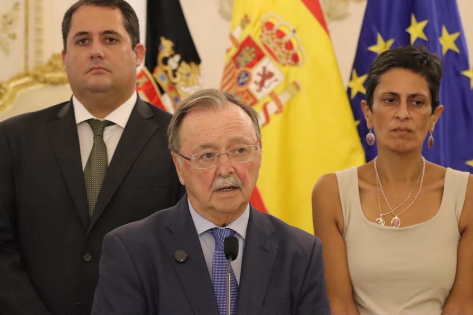 Vivas reclama que no haya “regularizaciones, asilo ni traslados a la Península” para los invasores
