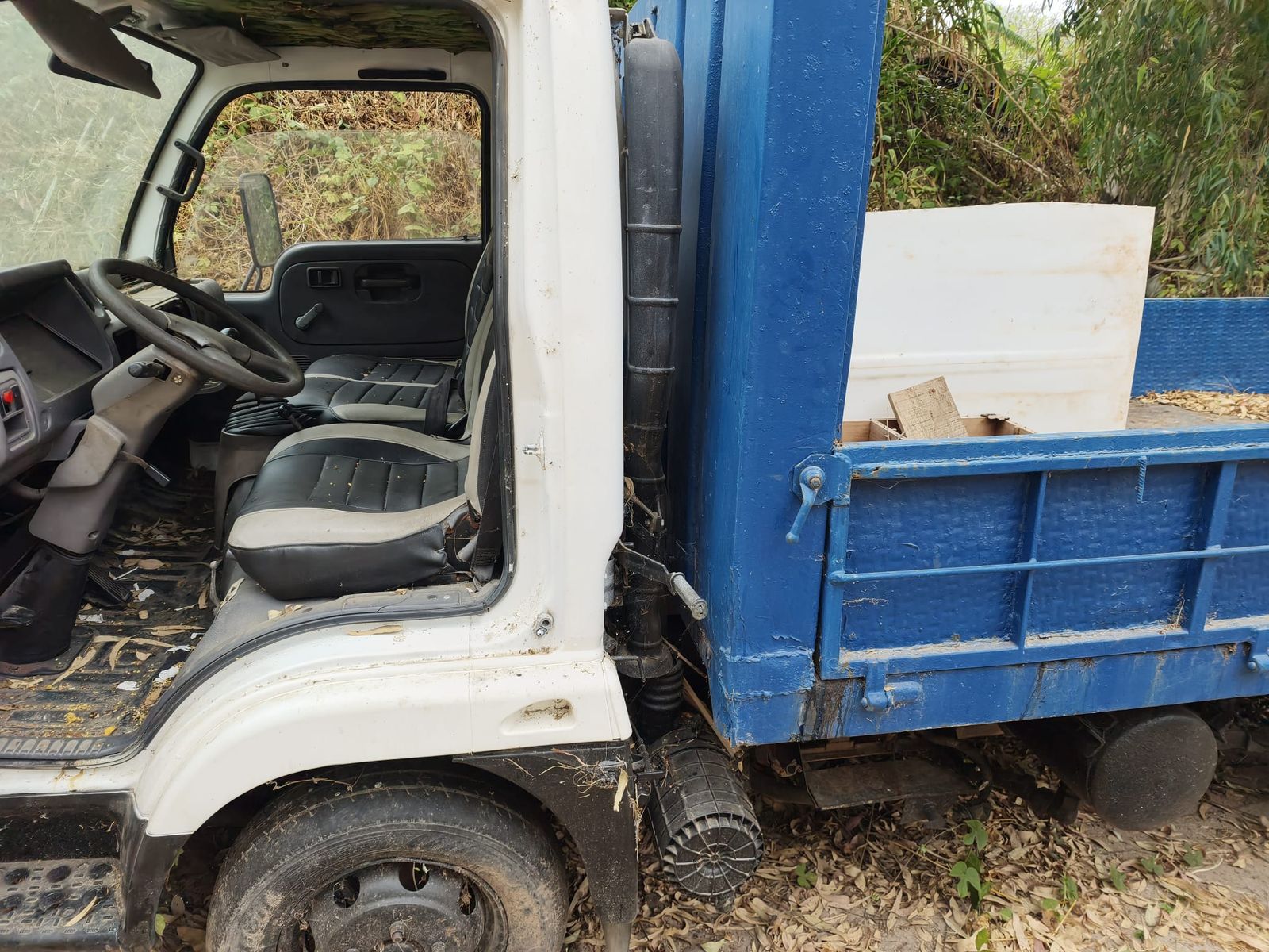 Los vecinos de Barriada Postigo, “agotados” de ver migrantes durmiendo en coches abandonados