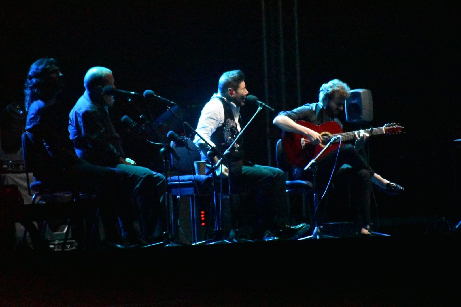 Miguel Poveda llena de poderío las Murallas en la noche más flamenca del año