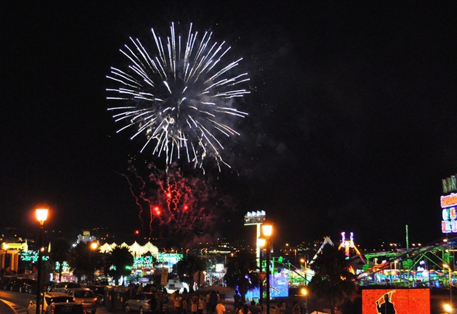 Traca pirotécnica en la Feria de Ceuta