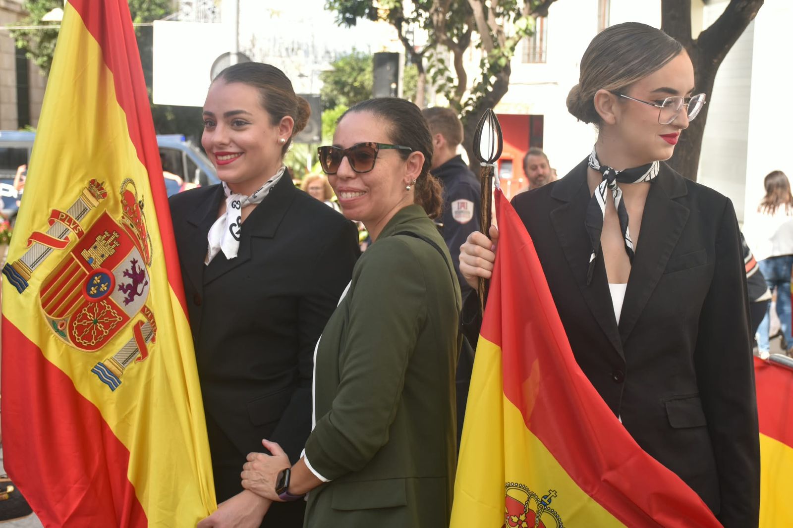 Multitud de ceutíes juran bandera de manera simbólica para mostrar su pertenencia a España