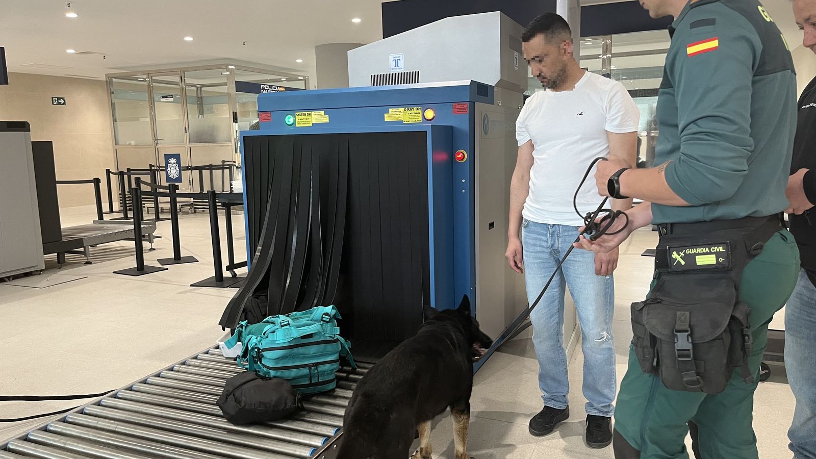 Control realizado en el interior de la Estación Marítima de Ceuta