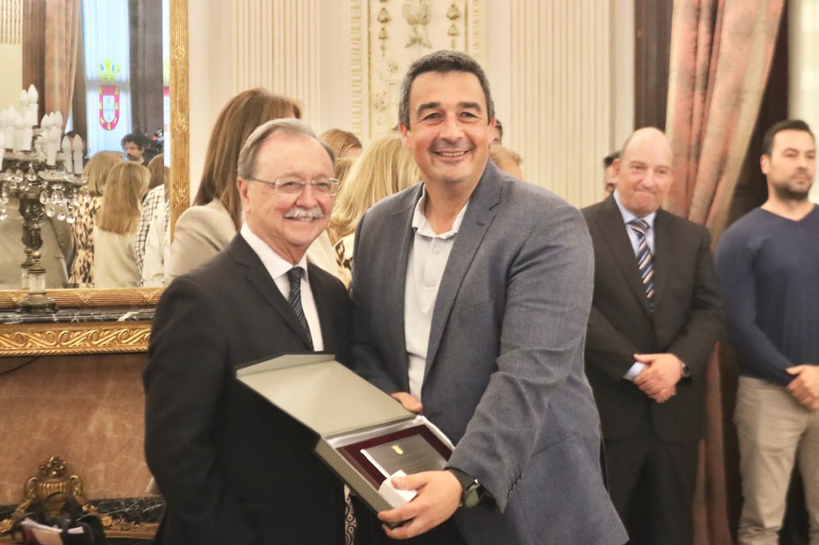 Acto de entrega de reconocimientos por el Día del Funcionario en el Salón del Trono