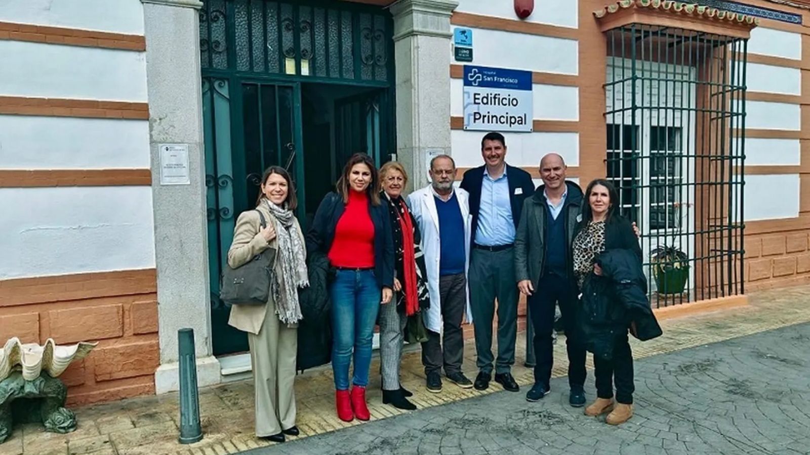 La consejera ceutí Nabila Benzina, durante una visita al hospital malagueño