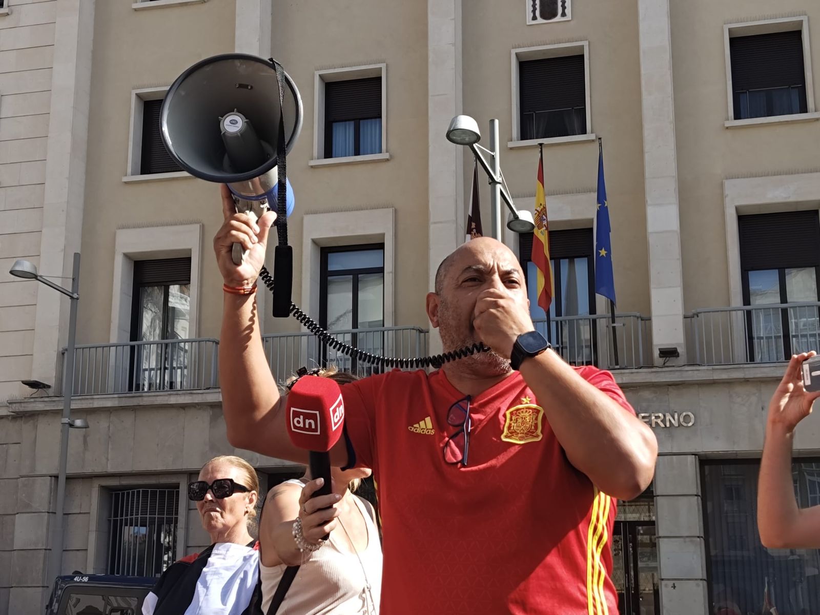 Concentración de ceutíes desde el Sardinero al centro contra la gestión del Gobierno