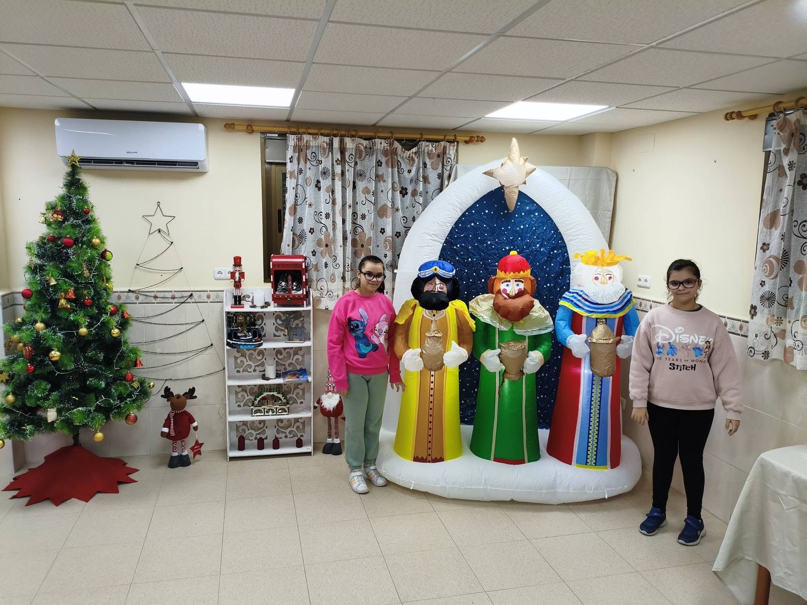 Los más pequeños de Miramar Alto entregan sus cartas a los Reyes Magos