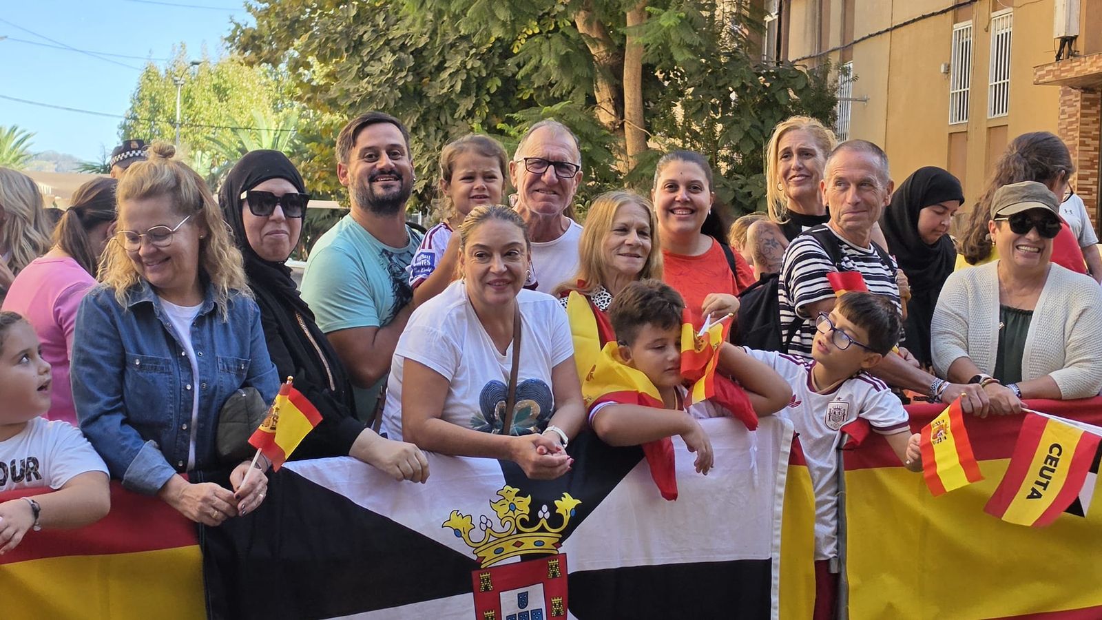 Los Reyes de España mostraron su cercanía con los vecinos de Manzanera