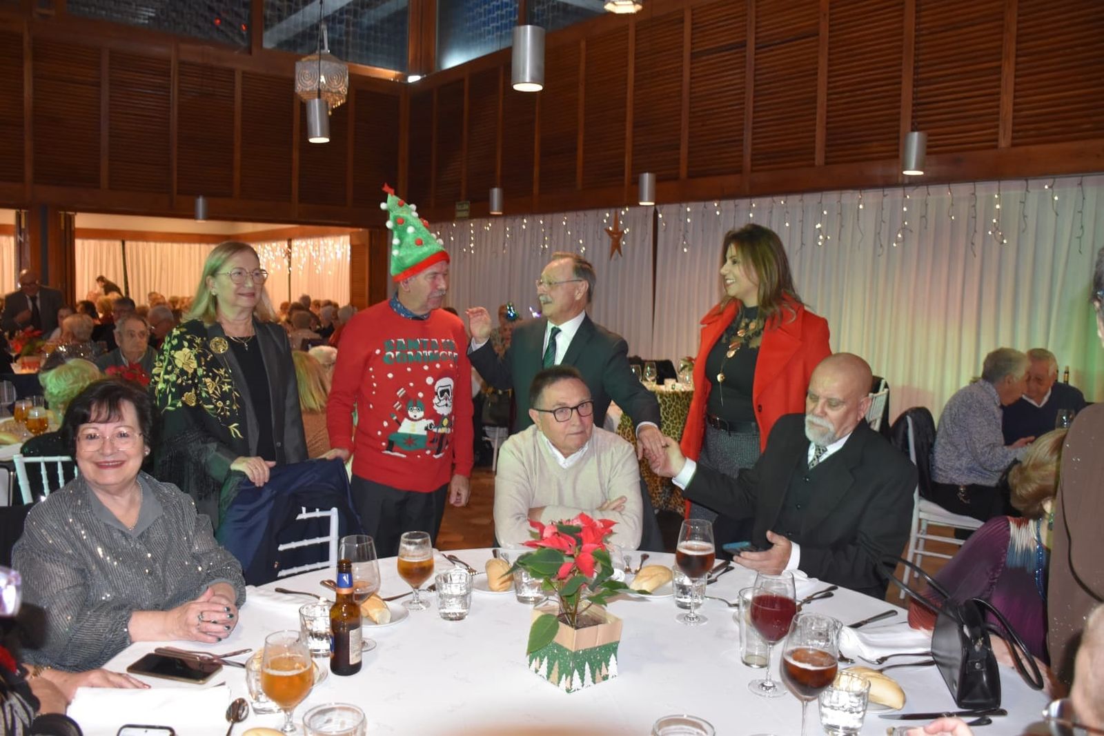 La Navidad abraza a los mayores en ‘La Muralla’ con una cena llena de música y diversión