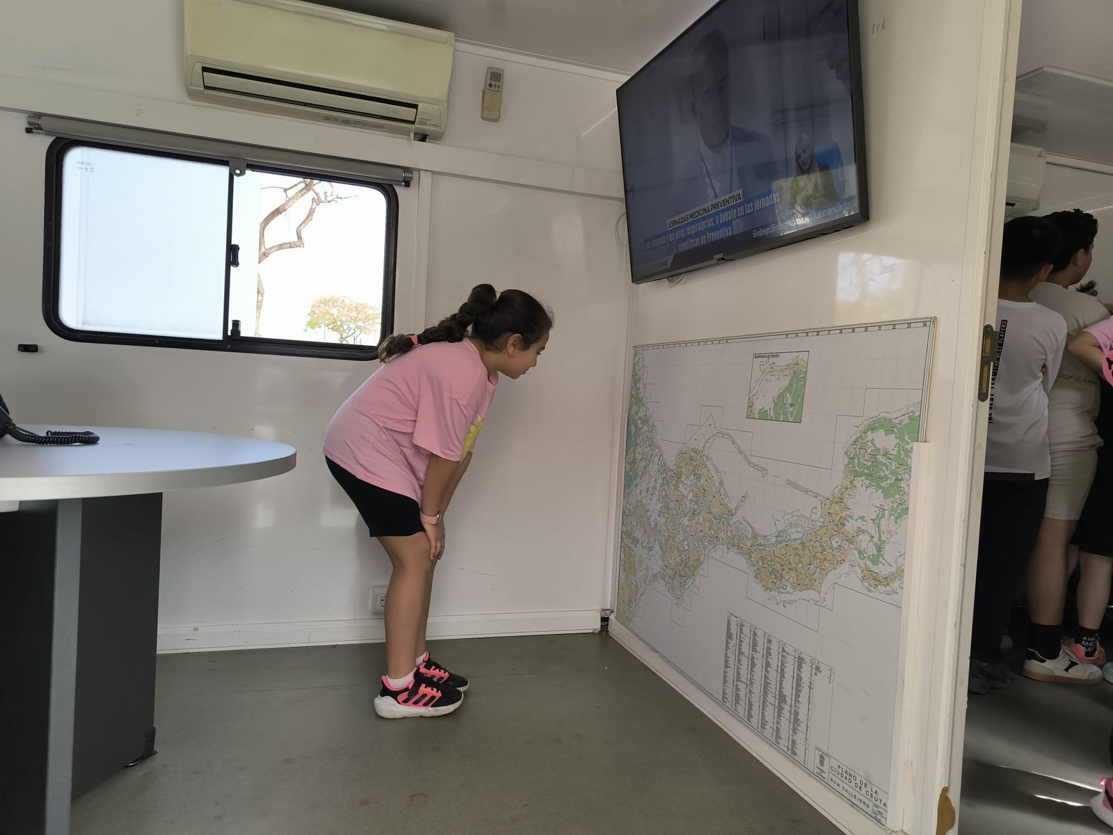 El Parque Móvil de Ceuta celebra su 50 aniversario con una exposición para escolares