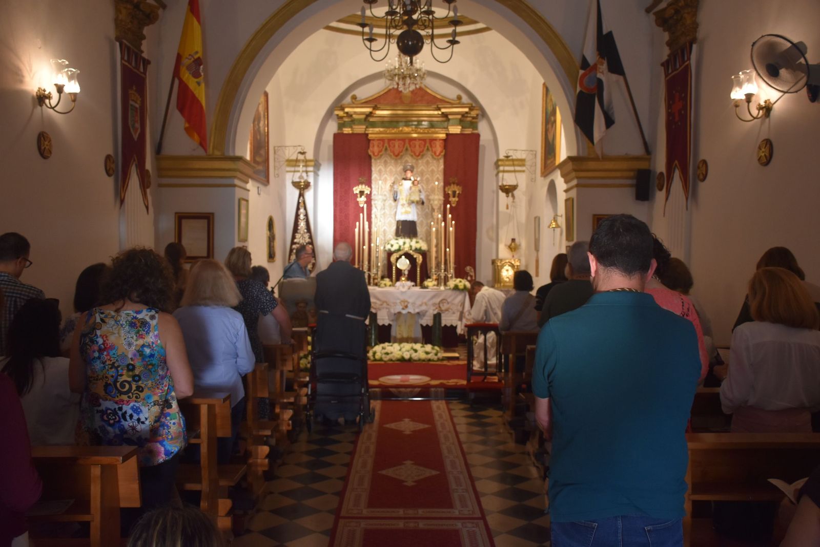 San Antonio enciende la cuenta atrás de su festividad con el inicio del triduo y el alumbrado extraordinario