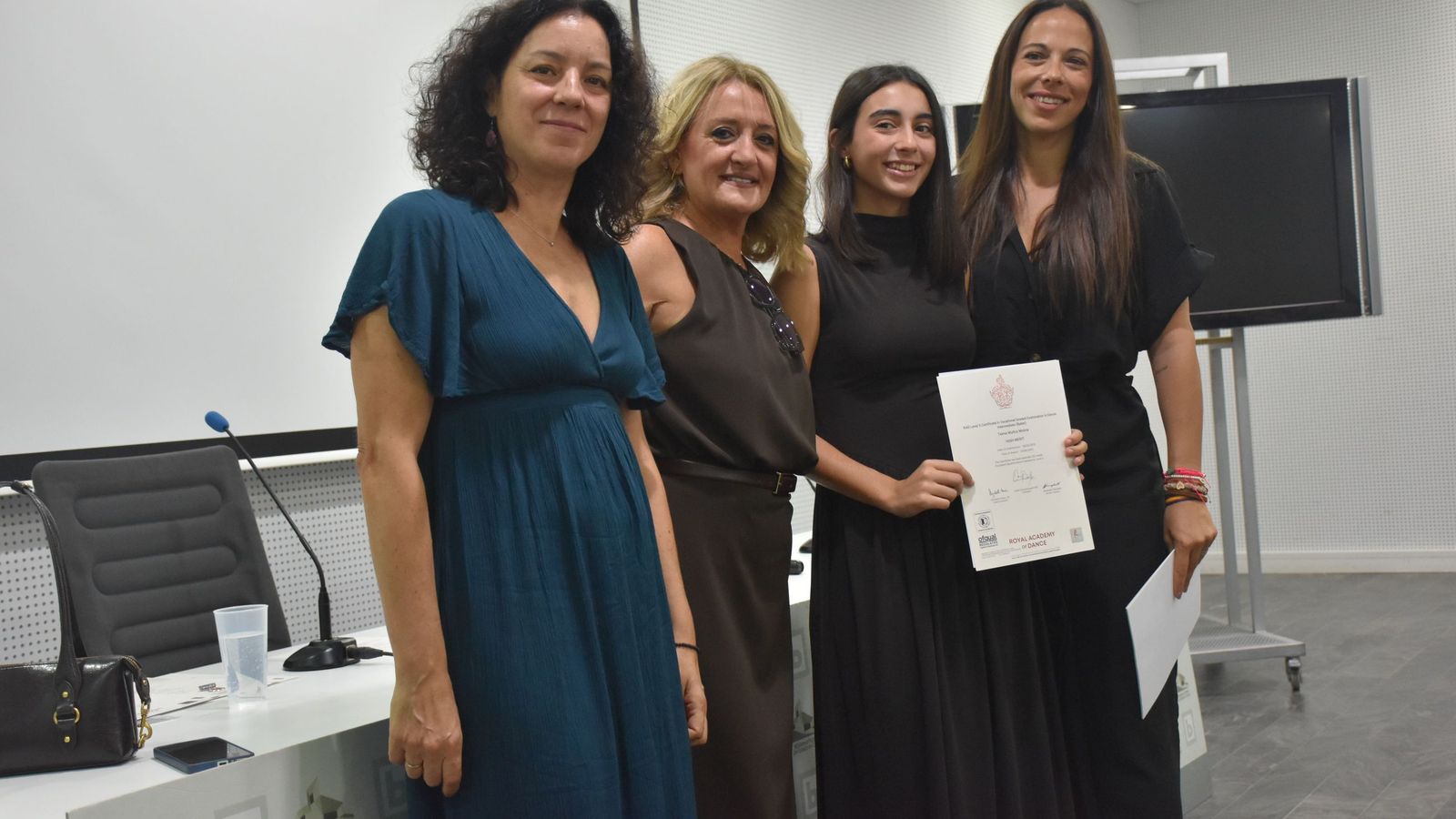 Entrega de diplomas de la Royal Academy of Dance a alumnas de la Escuela de Danza de Rosa Founaud Entrega de diplomas de la Royal Academy of Dance a alumnas de la Escuela de Danza de Rosa Founaud