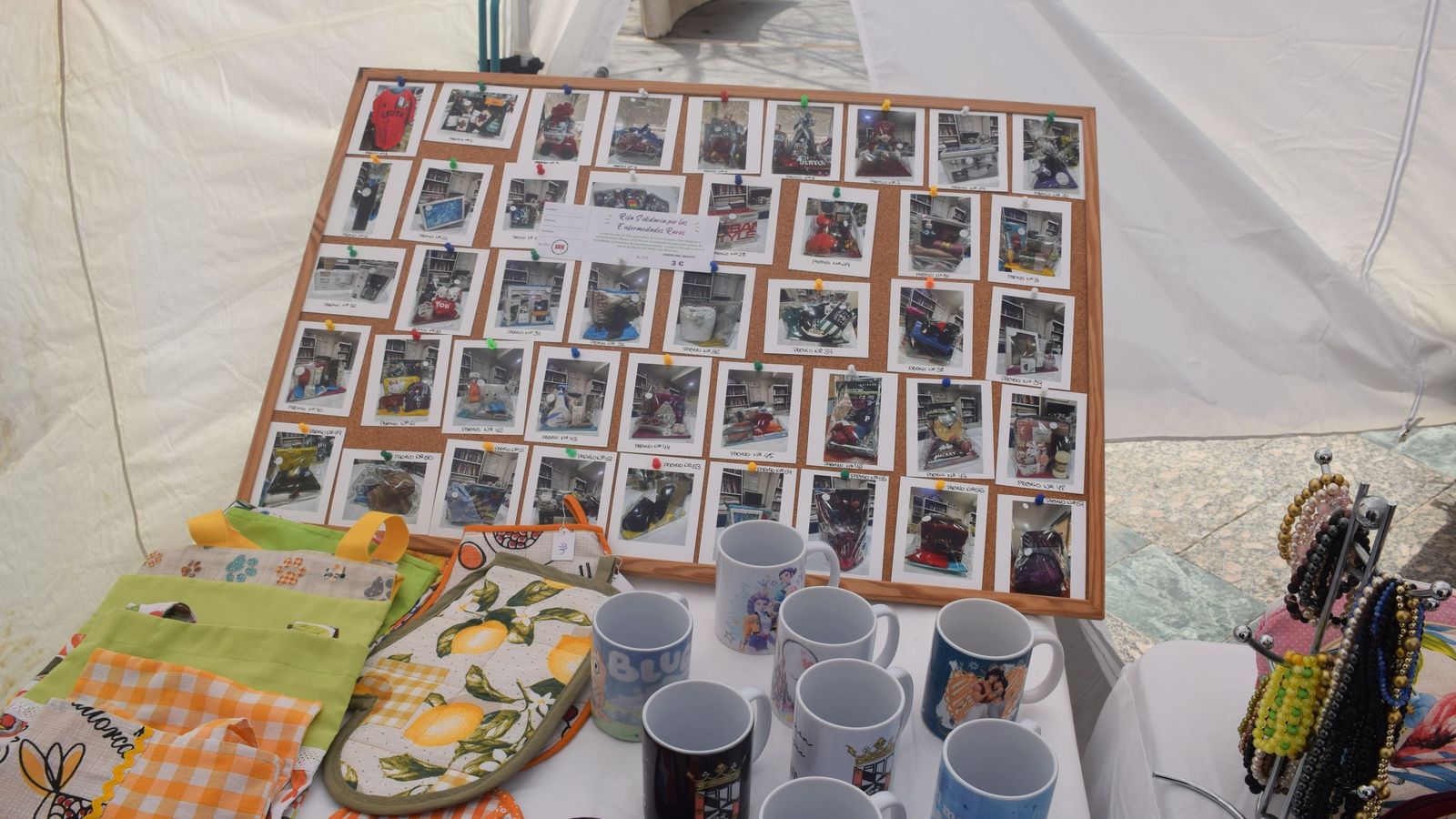 Acto de ADEN en la plaza de los Reyes con motivo del Día de las Enfermedades Raras