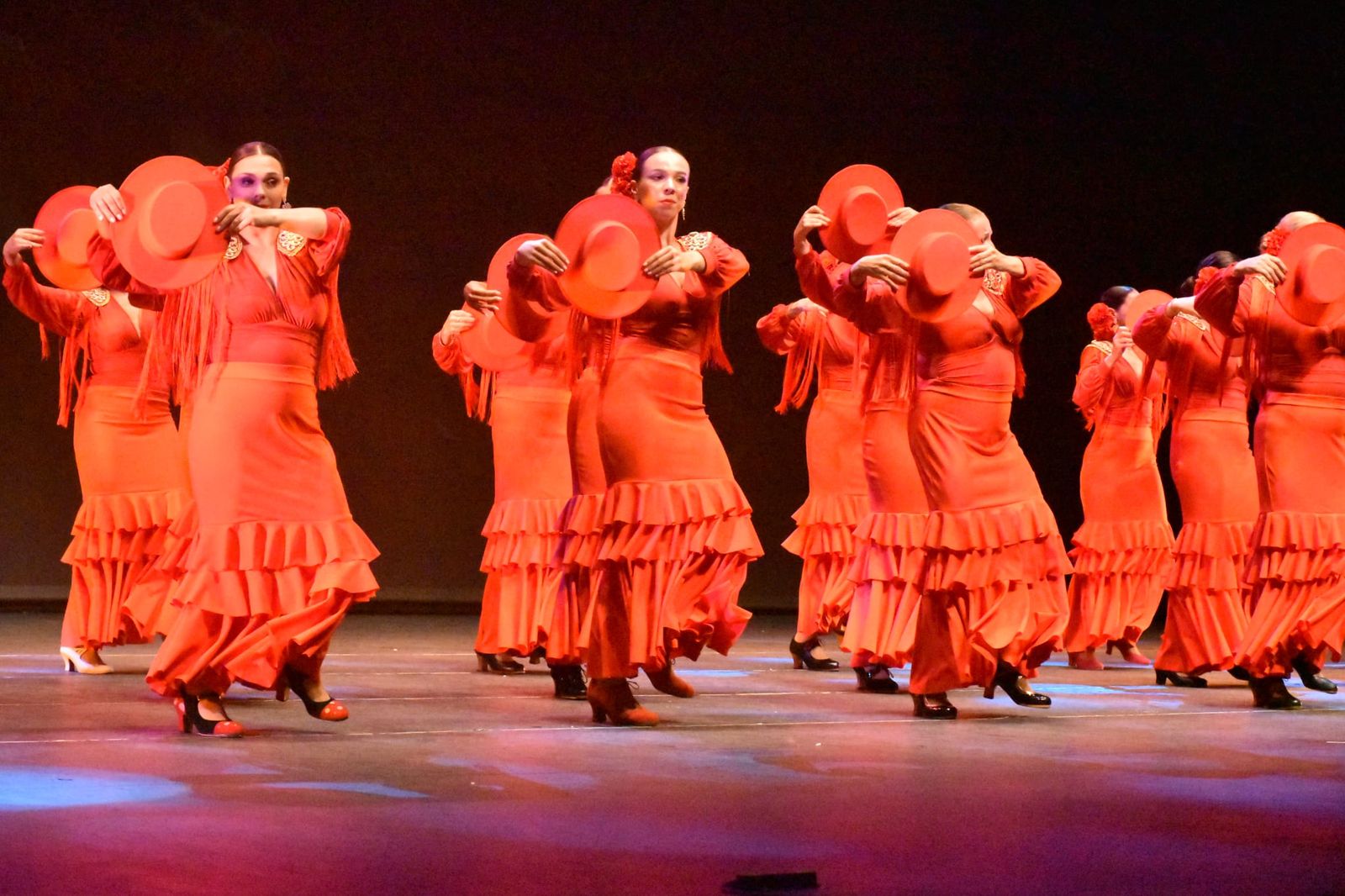 Más de cien bailarinas convierten el Revellín en un escenario de emoción y talento