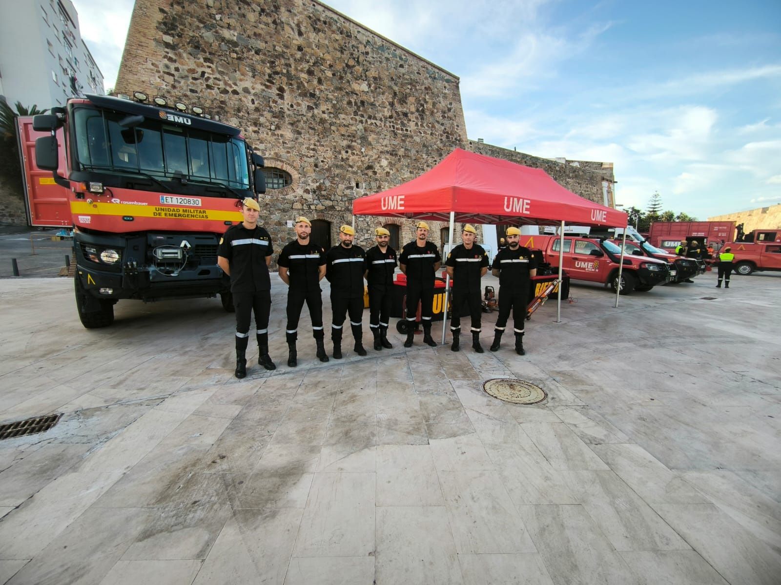 La UME expone sus medios en las Murallas Reales