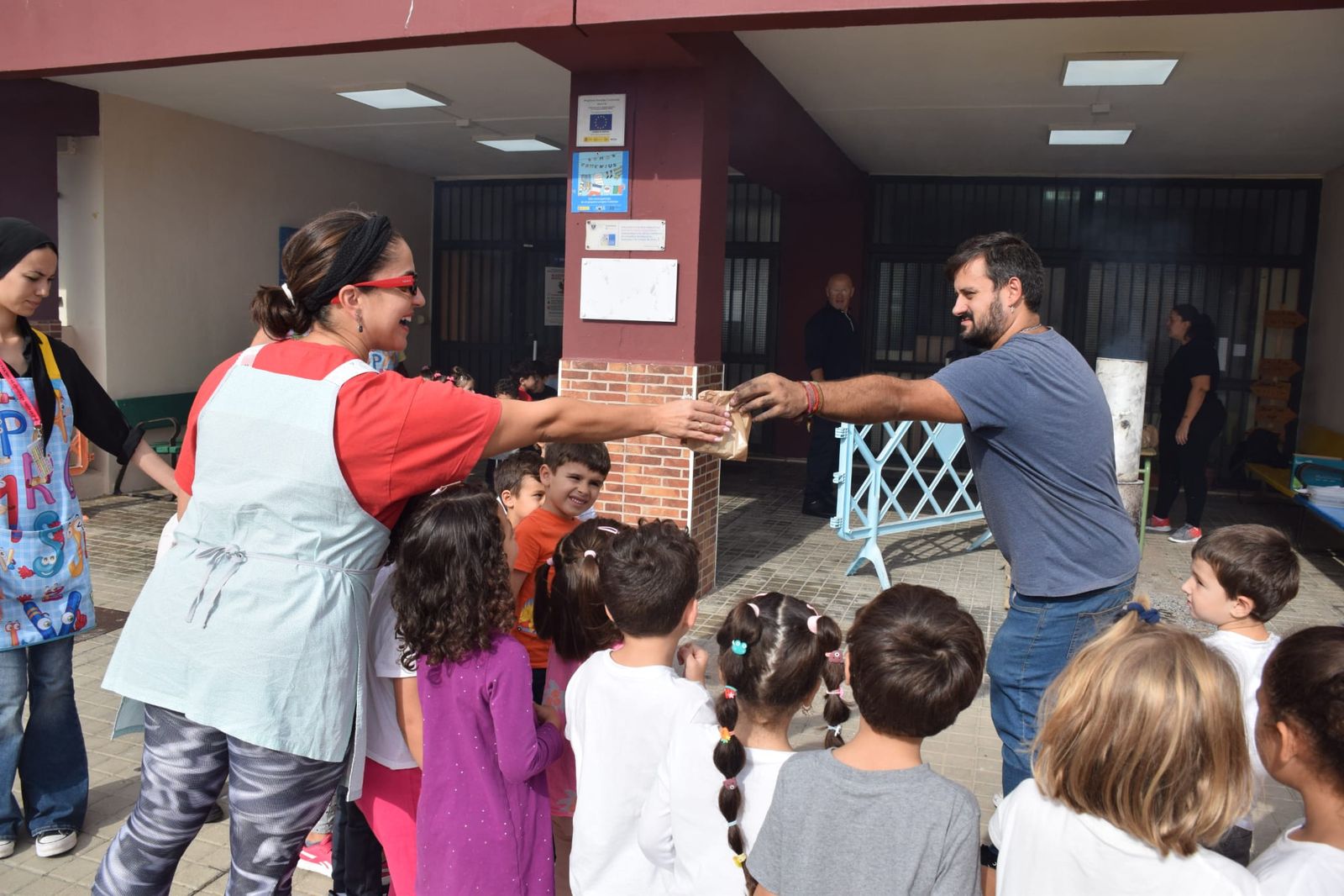 FOTOGALERÍA | El Castañero visita el CEIP Mare Nostrum por 'La Mochila'