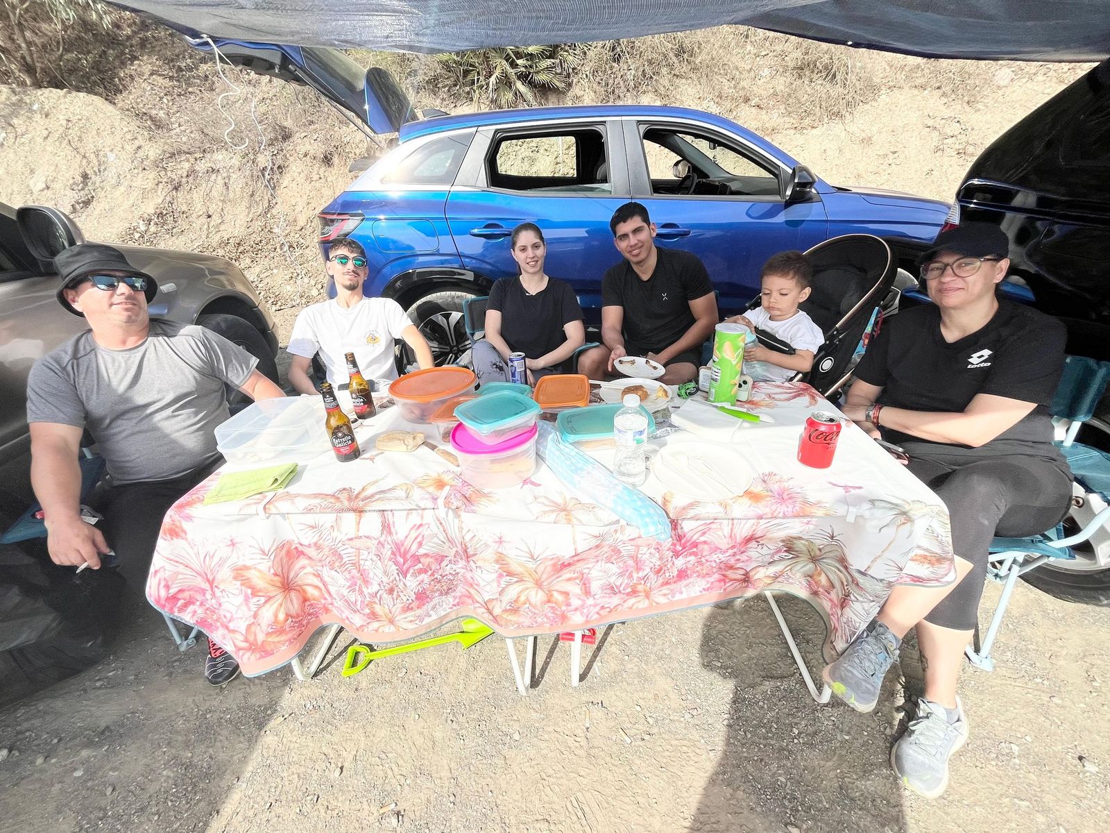 Una Mochila vivida con un ojo puesto en la preservación del entorno natural Una Mochila vivida con un ojo puesto en la preservación del entorno natural