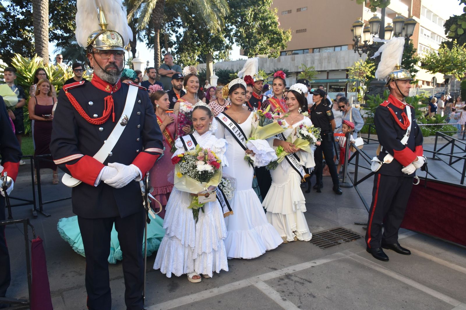Los ceutíes vuelven a encontrarse con su Madre entre flores, esperanza y lágrimas contenidas