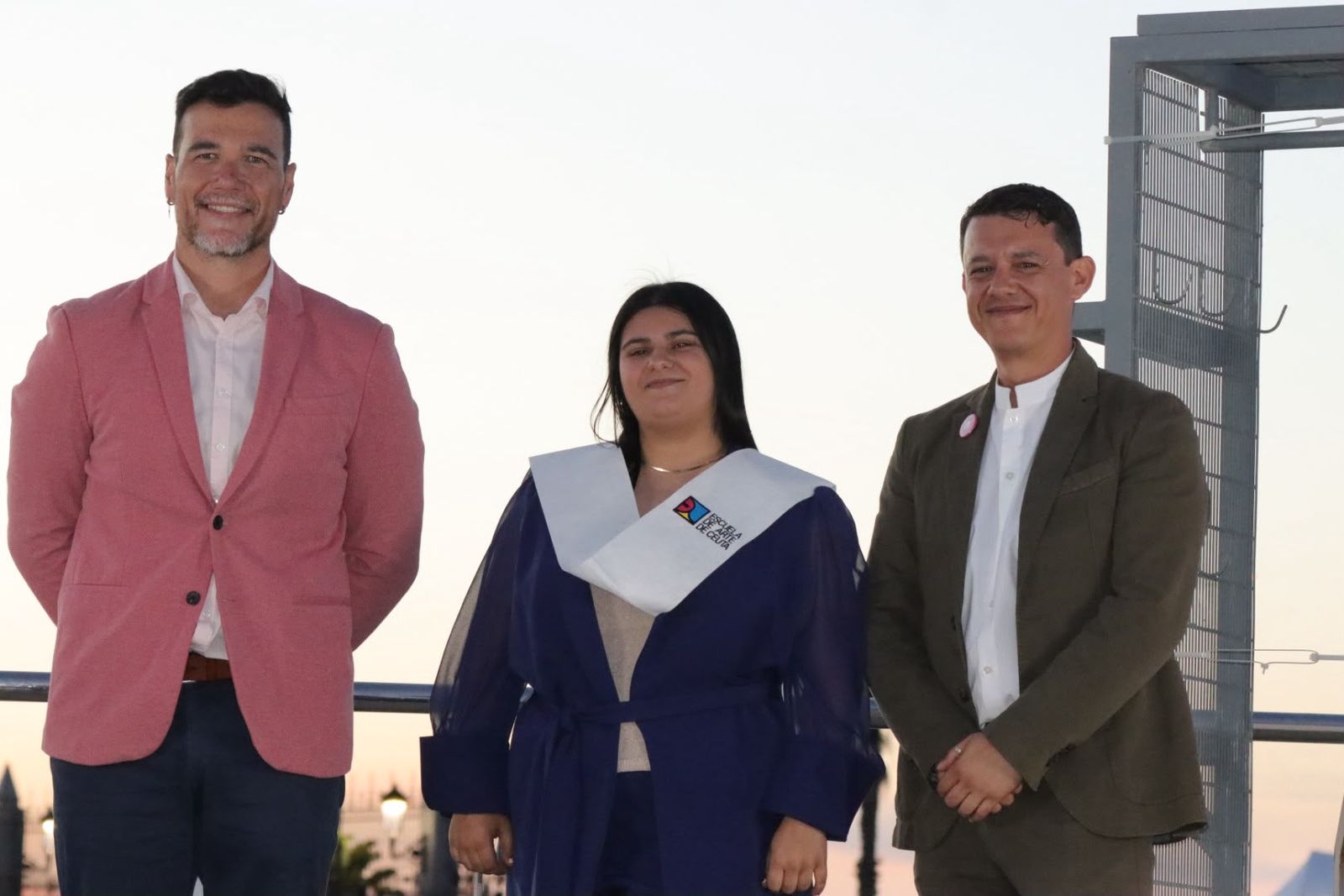 Los grupos de Bachillerato y de Gráfica Interactiva de la Escuela de Arte, graduados