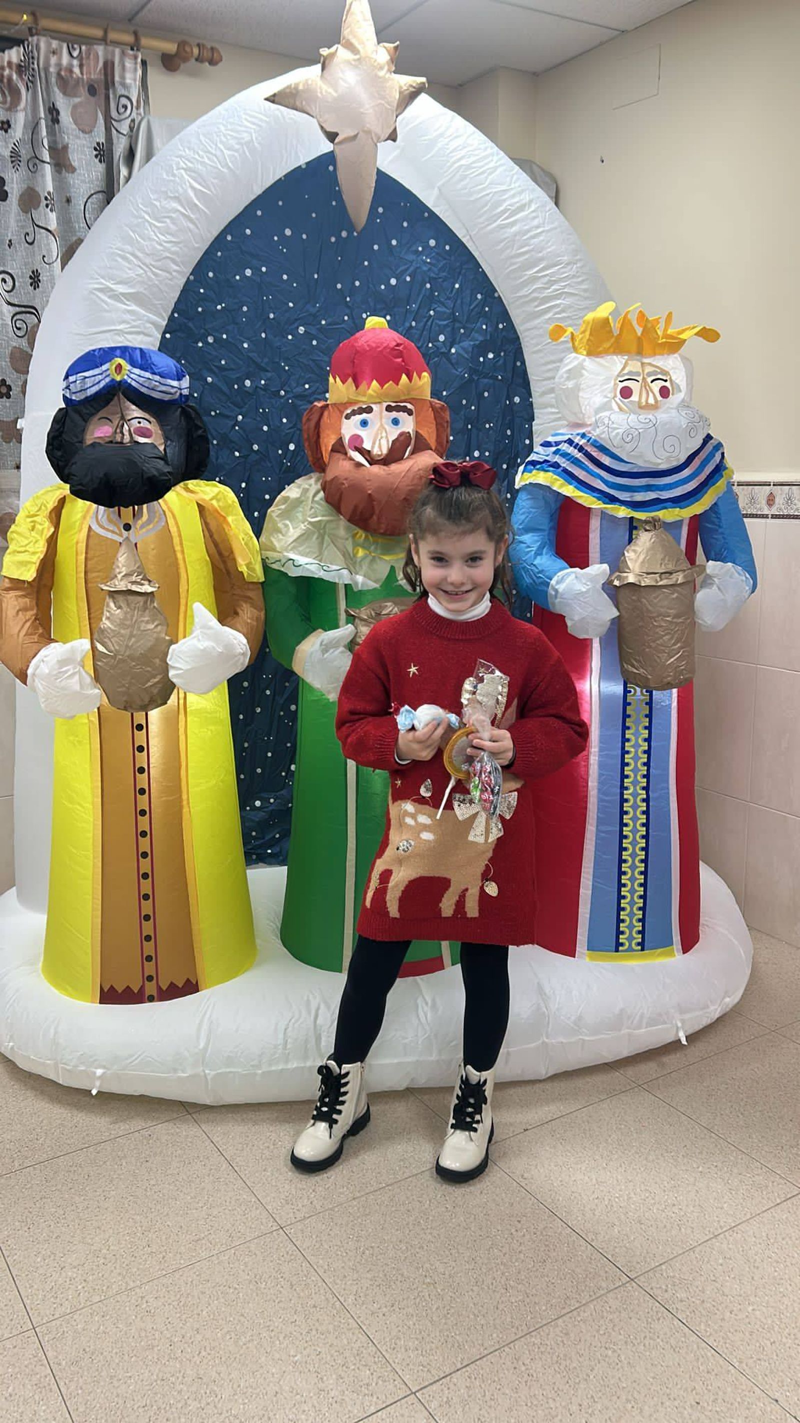 Los más pequeños de Miramar Alto entregan sus cartas a los Reyes Magos