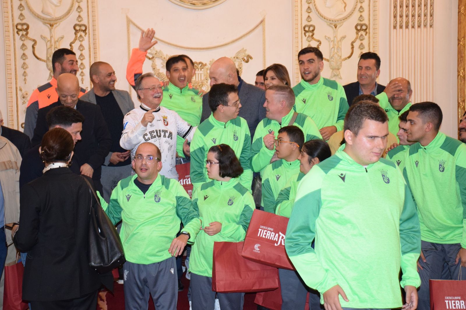 Vivas recibe al equipo Genuine de la AD Ceuta