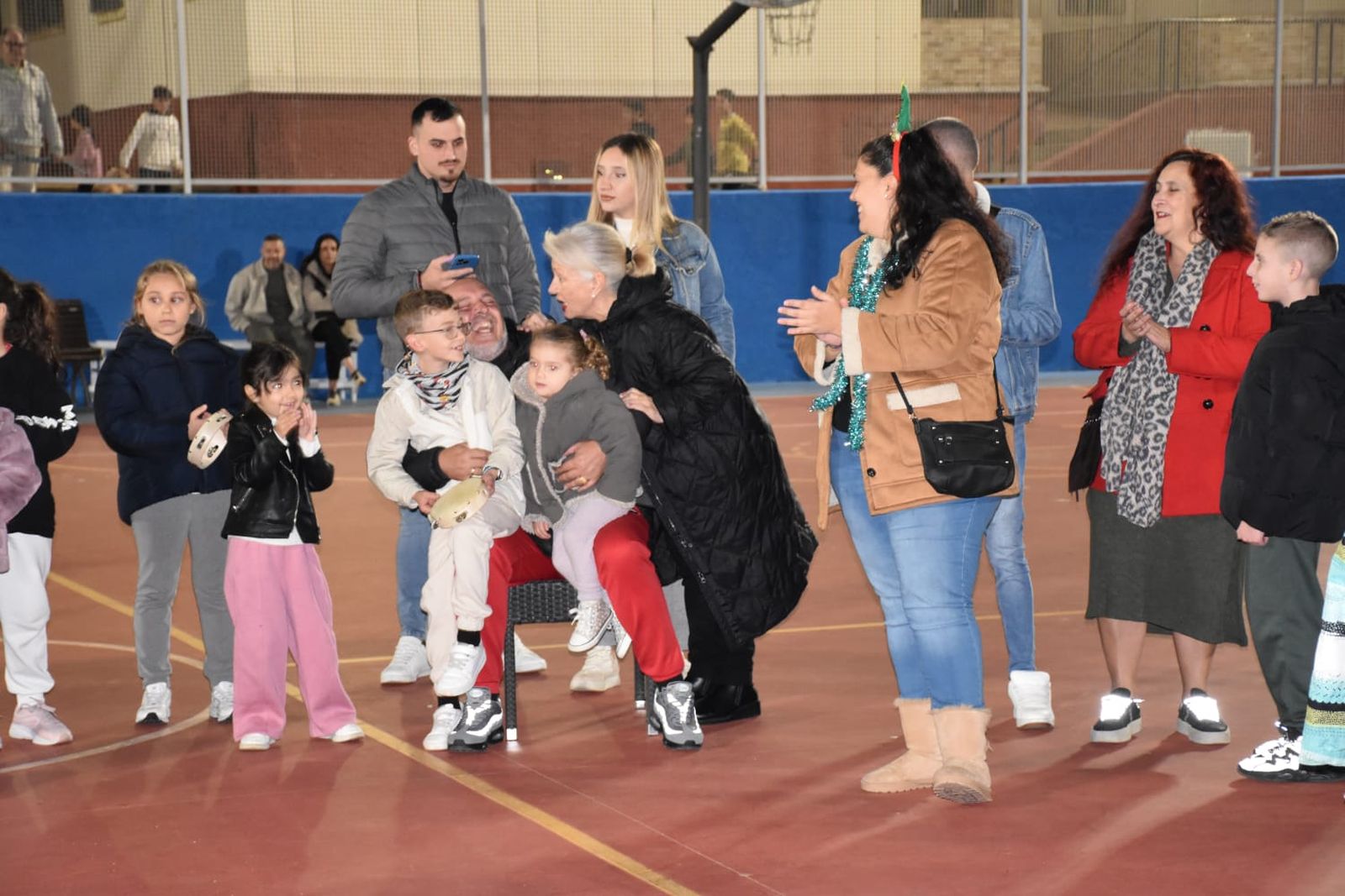 El Polígono celebra su primera Zambomba Flamenca con música y tradición