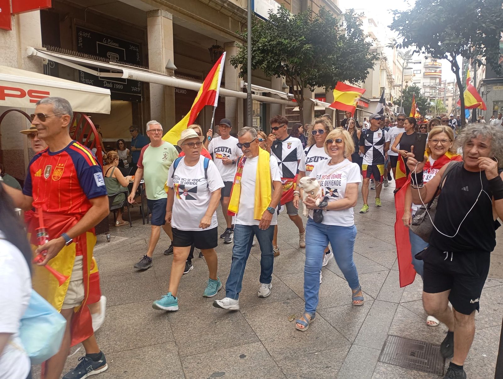 Ceuta vuelve a echarse a las calles para recordar que "Un caballa nunca se rinde"