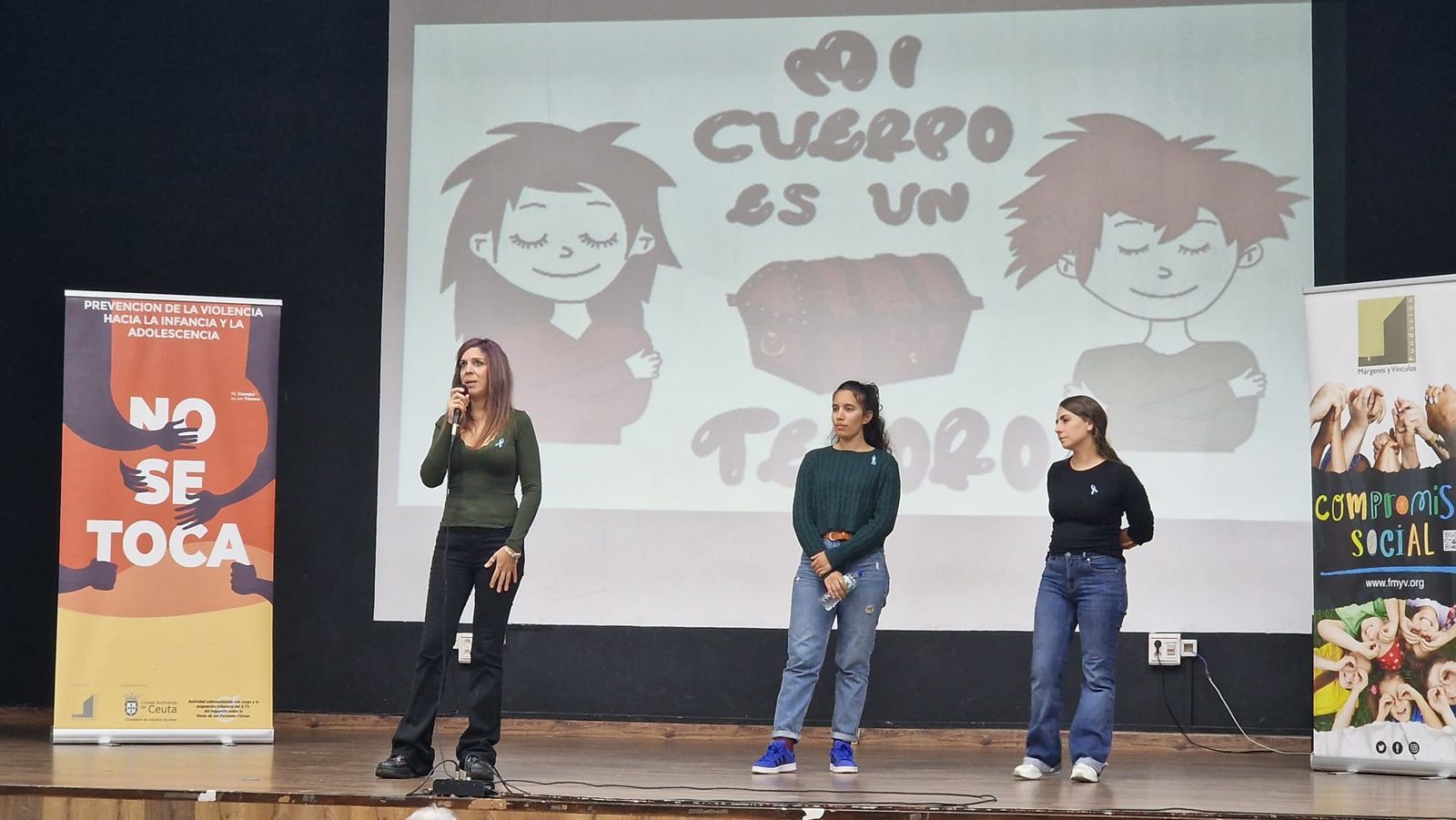 Pilar Castro, durante la presentación de las jornadas en el salón de actos del IES Abyla
