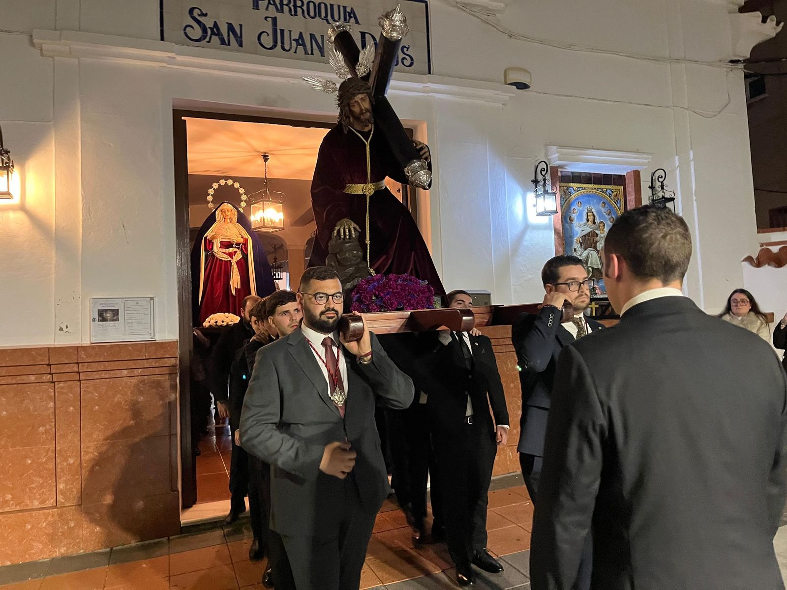 La lluvia no impide el traslado de la Amargura y el Caído a su Casa