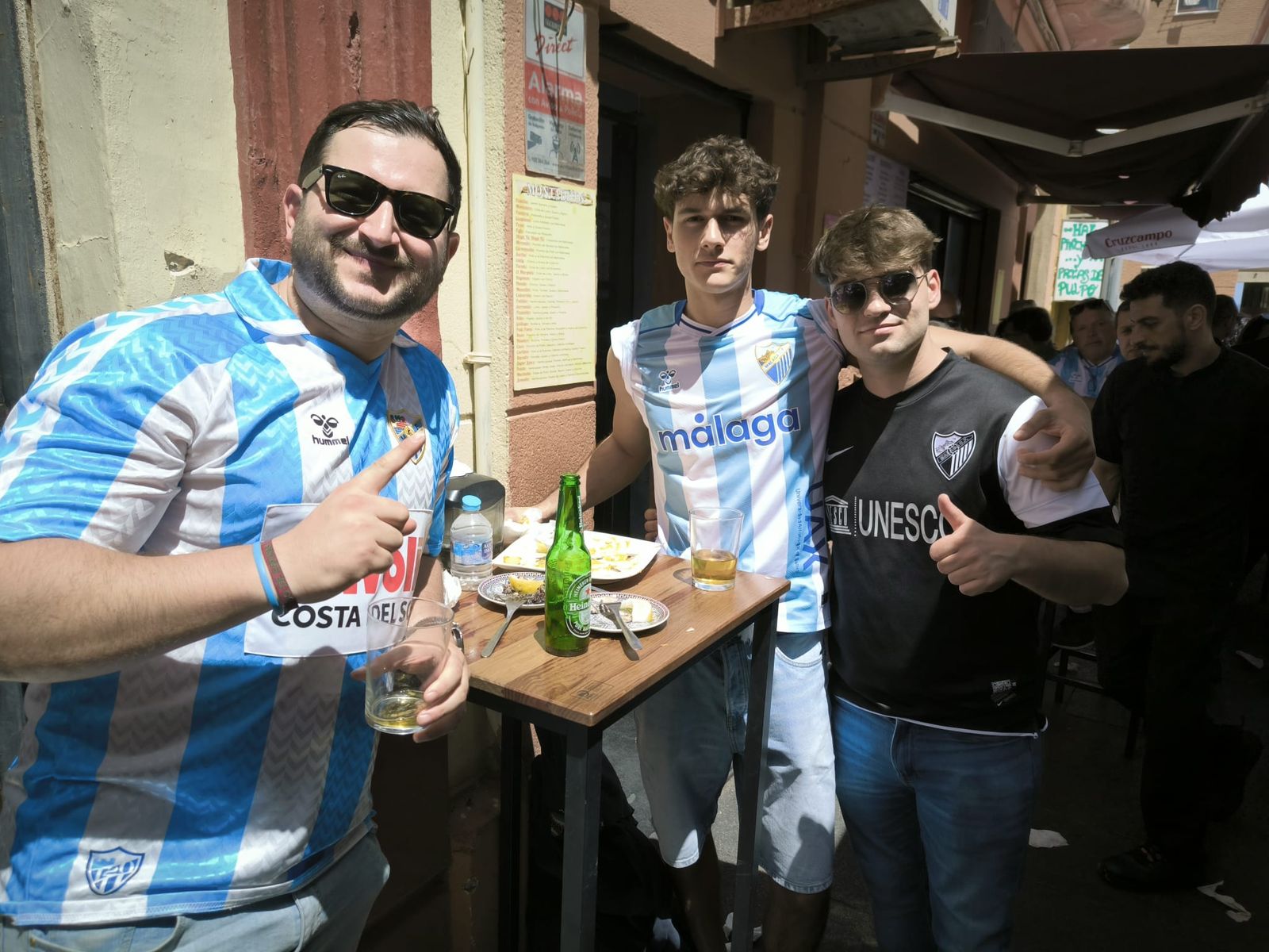 Aficionados antes del partido en el 'Alfonso Murube'