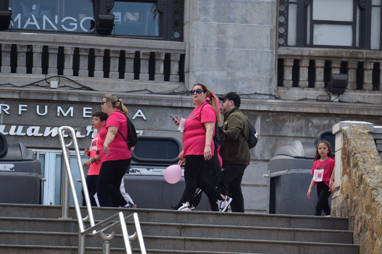 Ceuta se viste de rosa para abrazarse a la vida