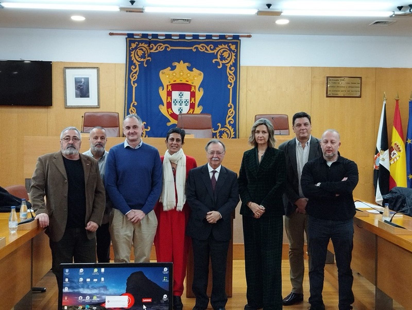 Foto realizada tras la Mesa de Diálogo Social llevada a cabo el pasado 15 de diciembre. / FOTO CEDIDA