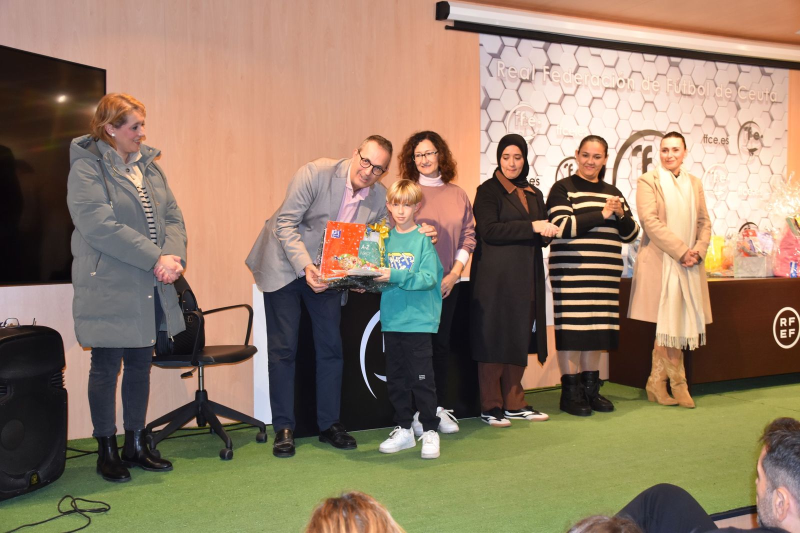 La entrega de premios de la FAMPA por la confección de tarjetas navideñas, en imágenes