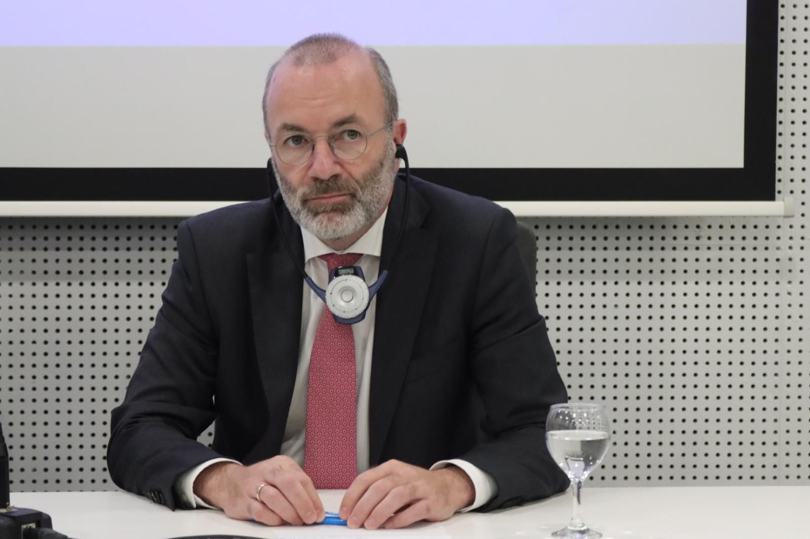Weber se queda “estupefacto” ante la situación de Ceuta y exige actuar ya