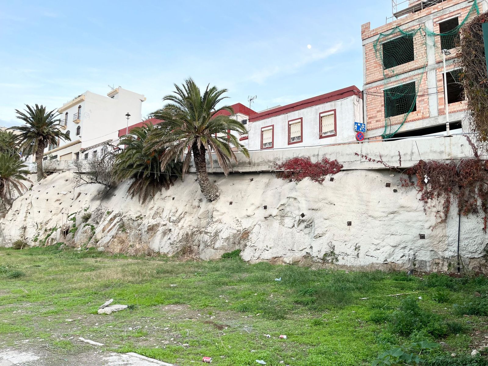 Actuación de emergencia en Alcalá del Valle para evitar el colapso de la vía