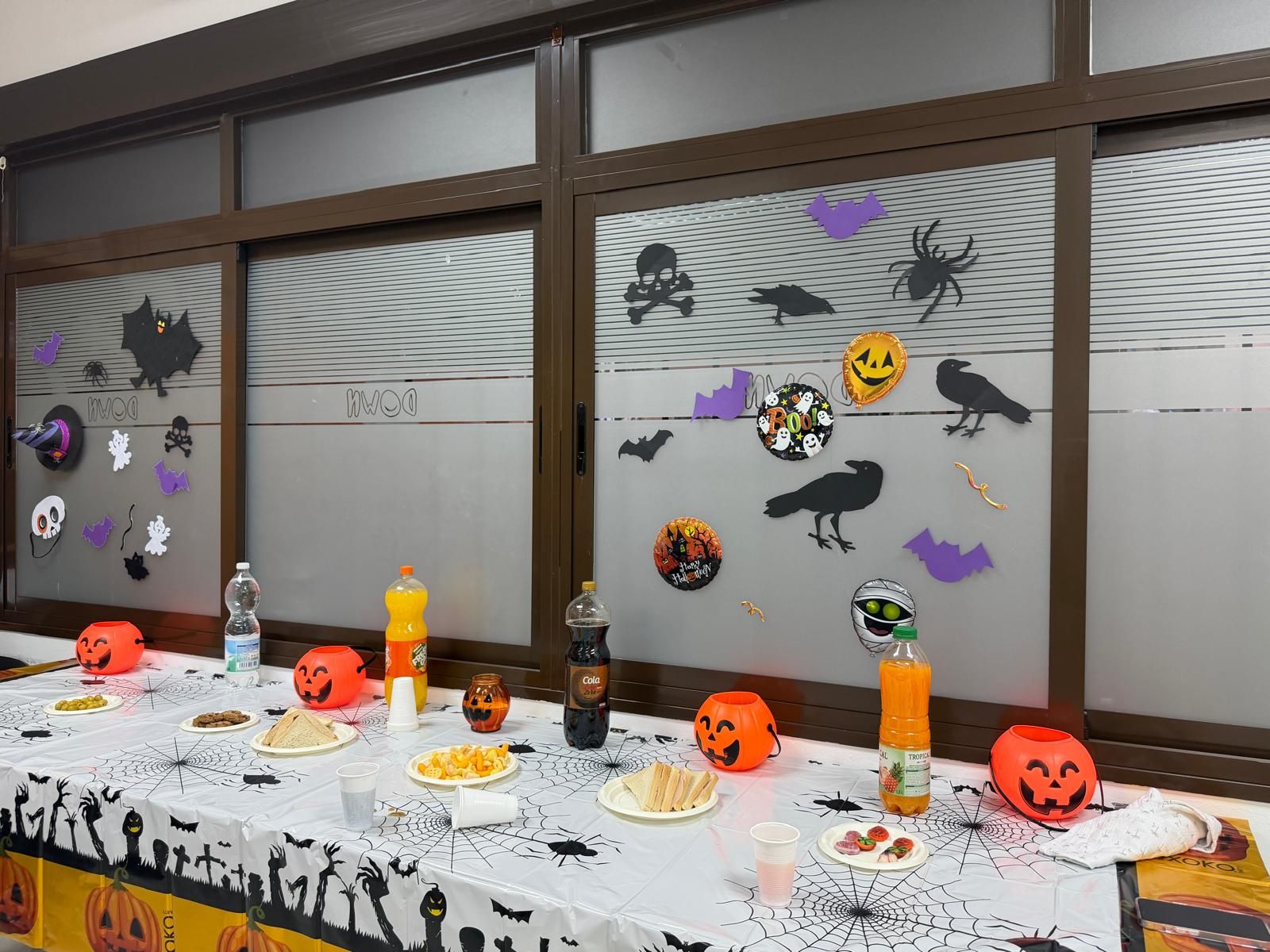 Down Ceuta celebra un Halloween de miedo entre disfraces, bailes y diversión