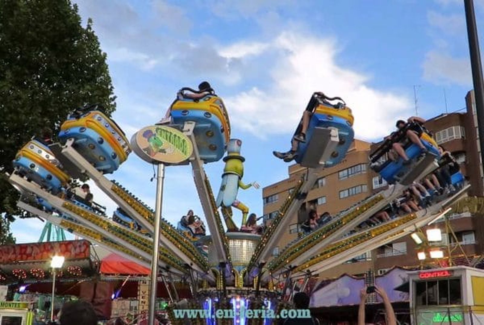 Las atracciones de Feria comenzarán a llegar durante la próxima madrugada