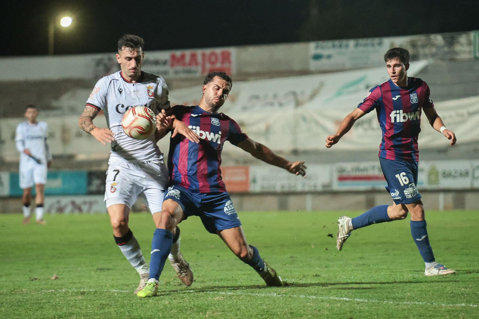 Victoria poco convicente del Ceuta ante el Poblense (1-2) para avanzar en Copa