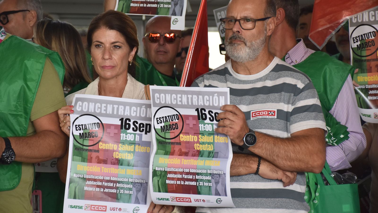 El presidente de CCOO, Ángel Lara, y la secretaria general de sanidad del mismo sindicato, Rocío Rando, durante la concentración en el Centro de Salud de Otero