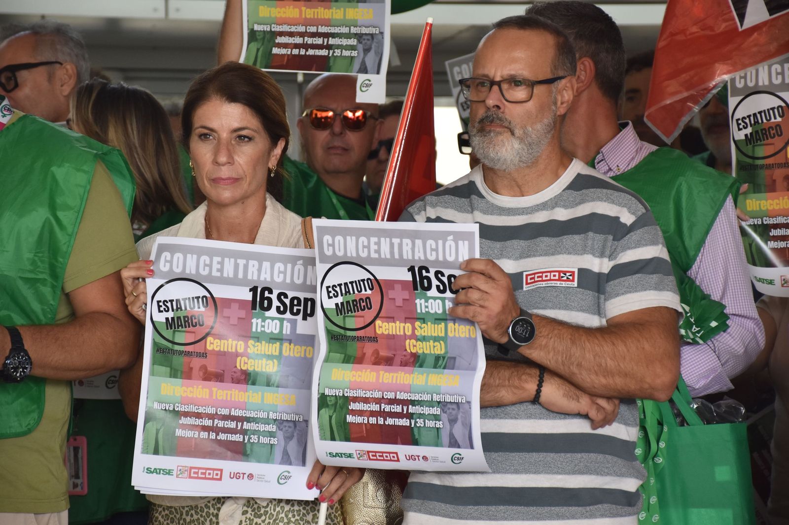 El presidente de CCOO, Ángel Lara, y la secretaria general de sanidad del mismo sindicato, Rocío Rando, durante la concentración por el Estatuto Marco celebrada en Otero en septiembre