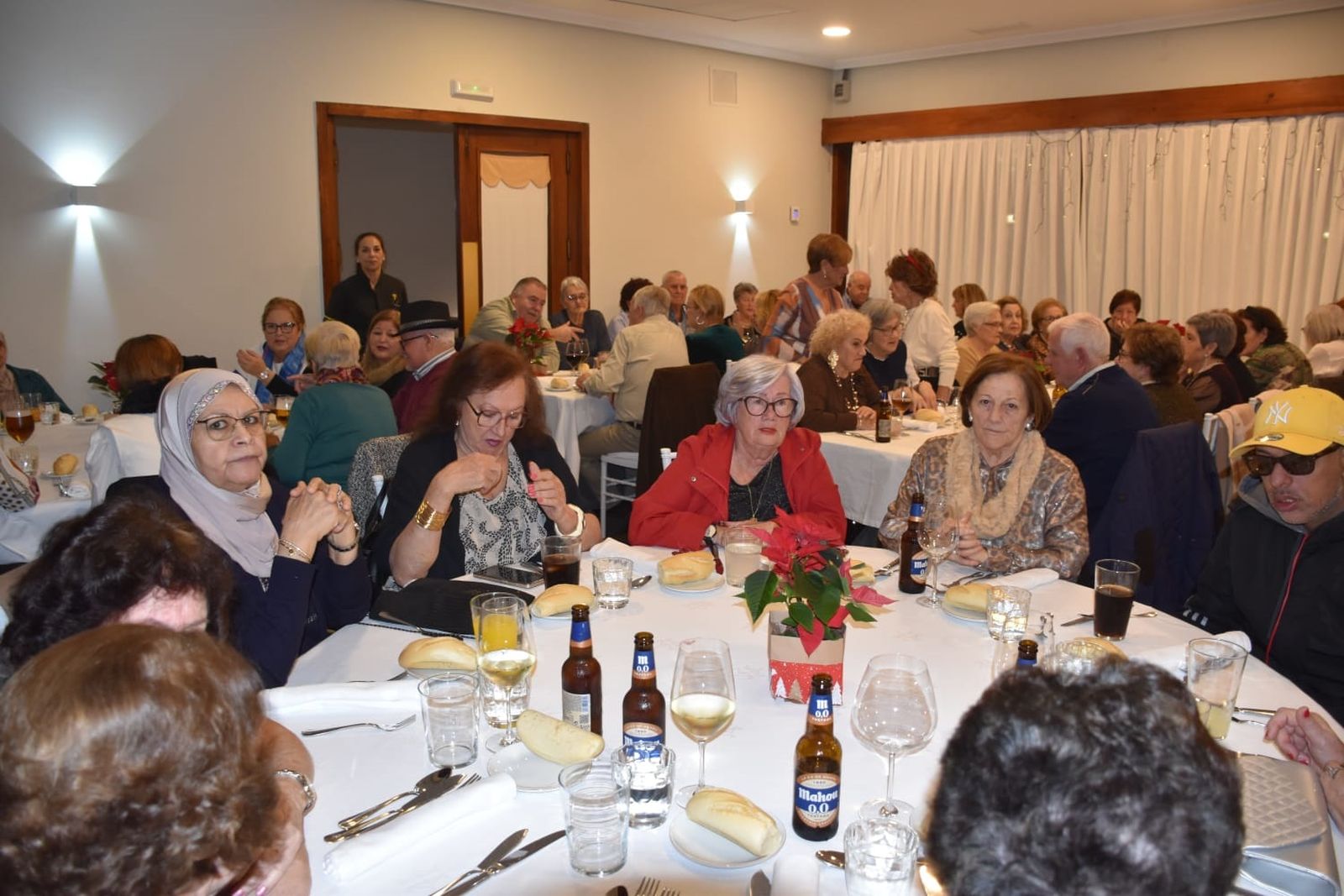 La Navidad abraza a los mayores en ‘La Muralla’ con una cena llena de música y diversión