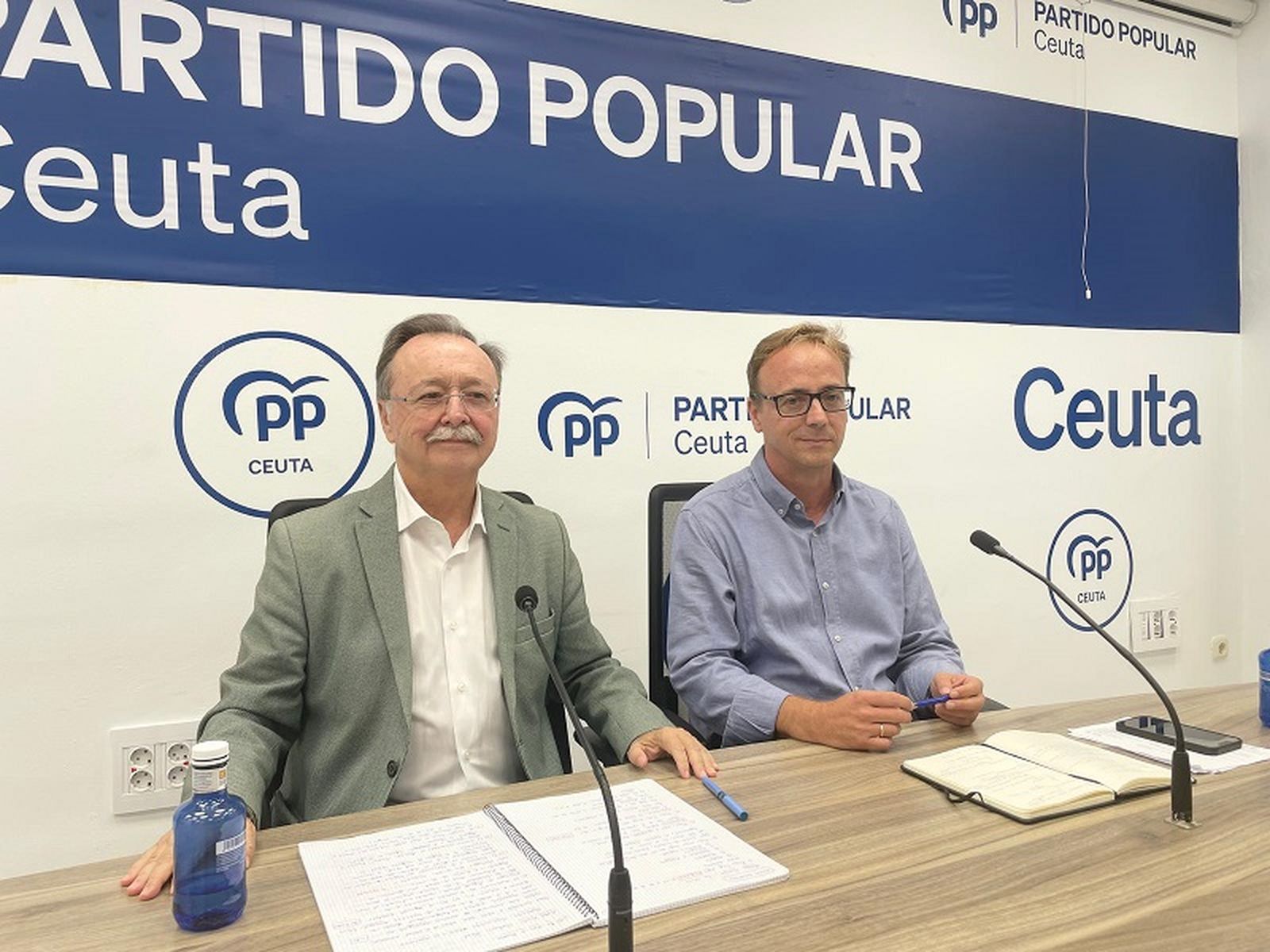 Vivas y Guillermo Martínez durante una rueda de prensa en una imagen de archivo. / FOTO REDUAN