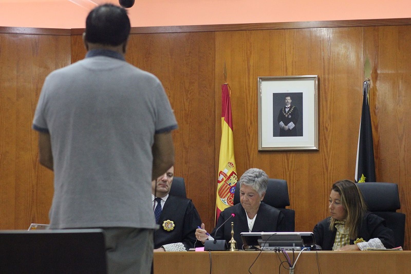 M.B.L. reconoce los hechos en la Audiencia Provincial. / FOTO S.C.