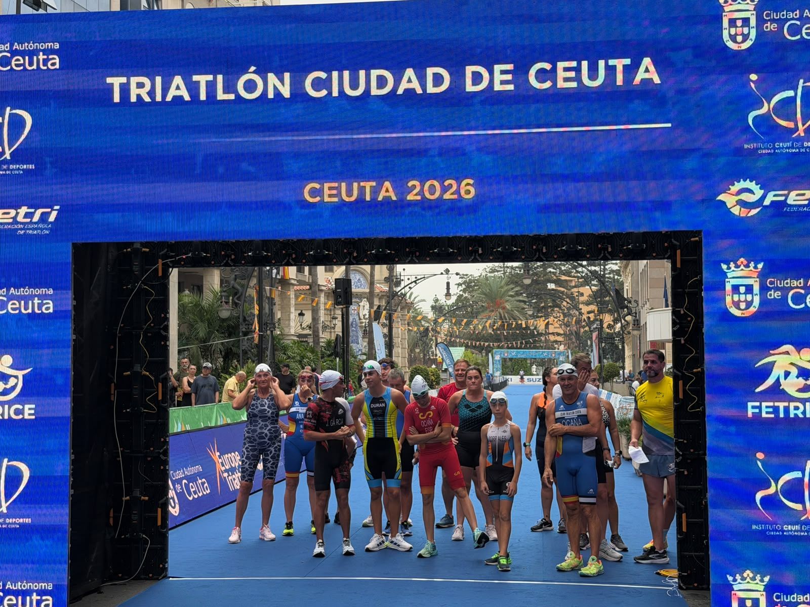 Los aficionados al triatlón en Ceuta se reúnen para participar en el Acuatlón Popular 'Juan Mur' y en la Phoenix Kids Triathlon