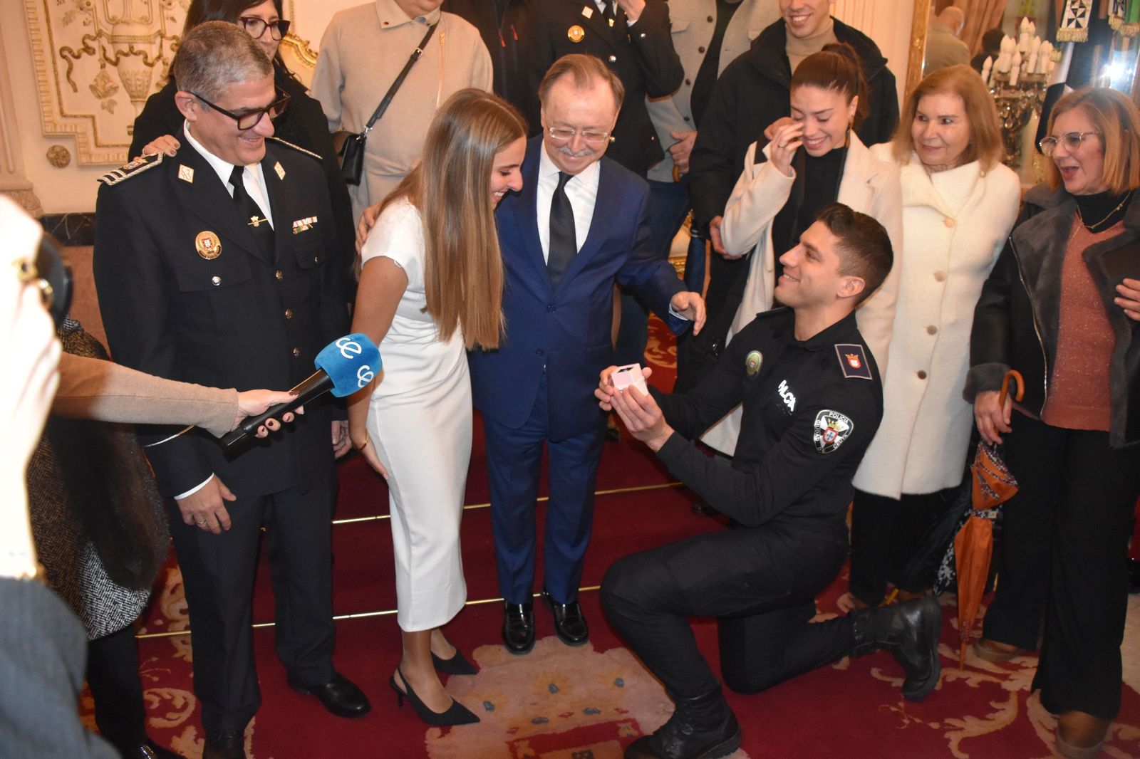 La toma de posesión de los 15 nuevos policías locales, en imágenes