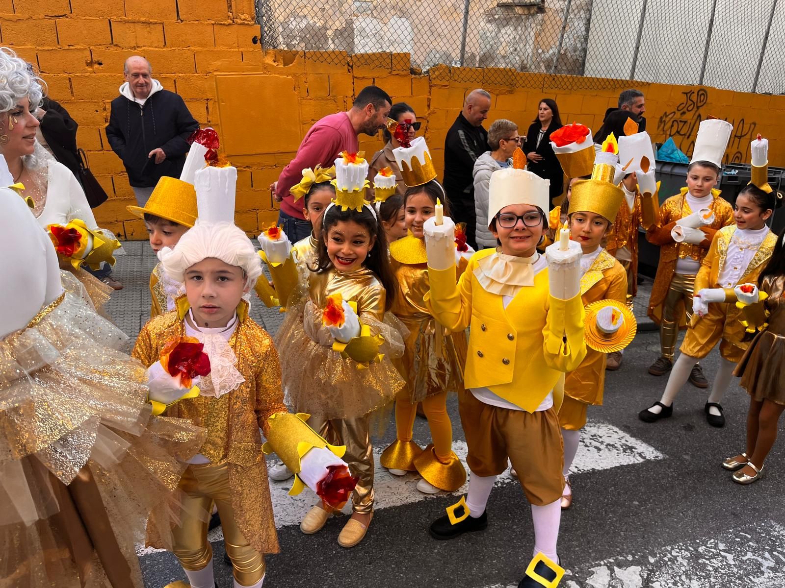 El 'Beatriz de Silva' protagoniza un pasacalles de cuento