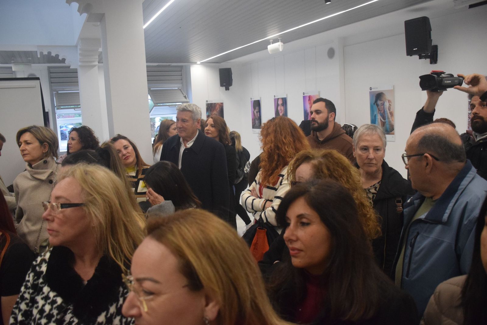 FOTOGALERÍA | La Fundación Premio Convivencia inaugura en Ceuta la muestra “Unik@”