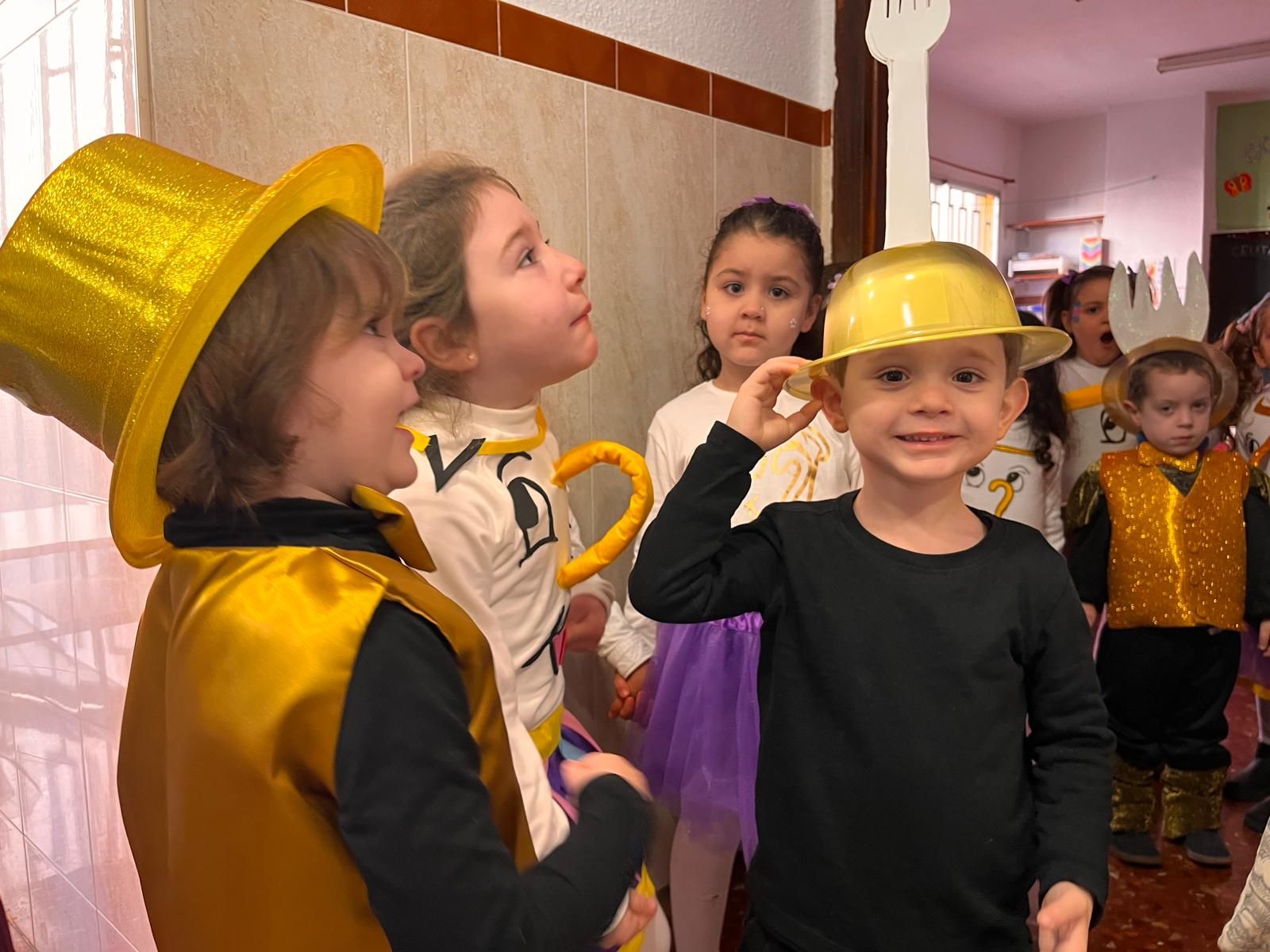 El 'Beatriz de Silva' protagoniza un pasacalles de cuento