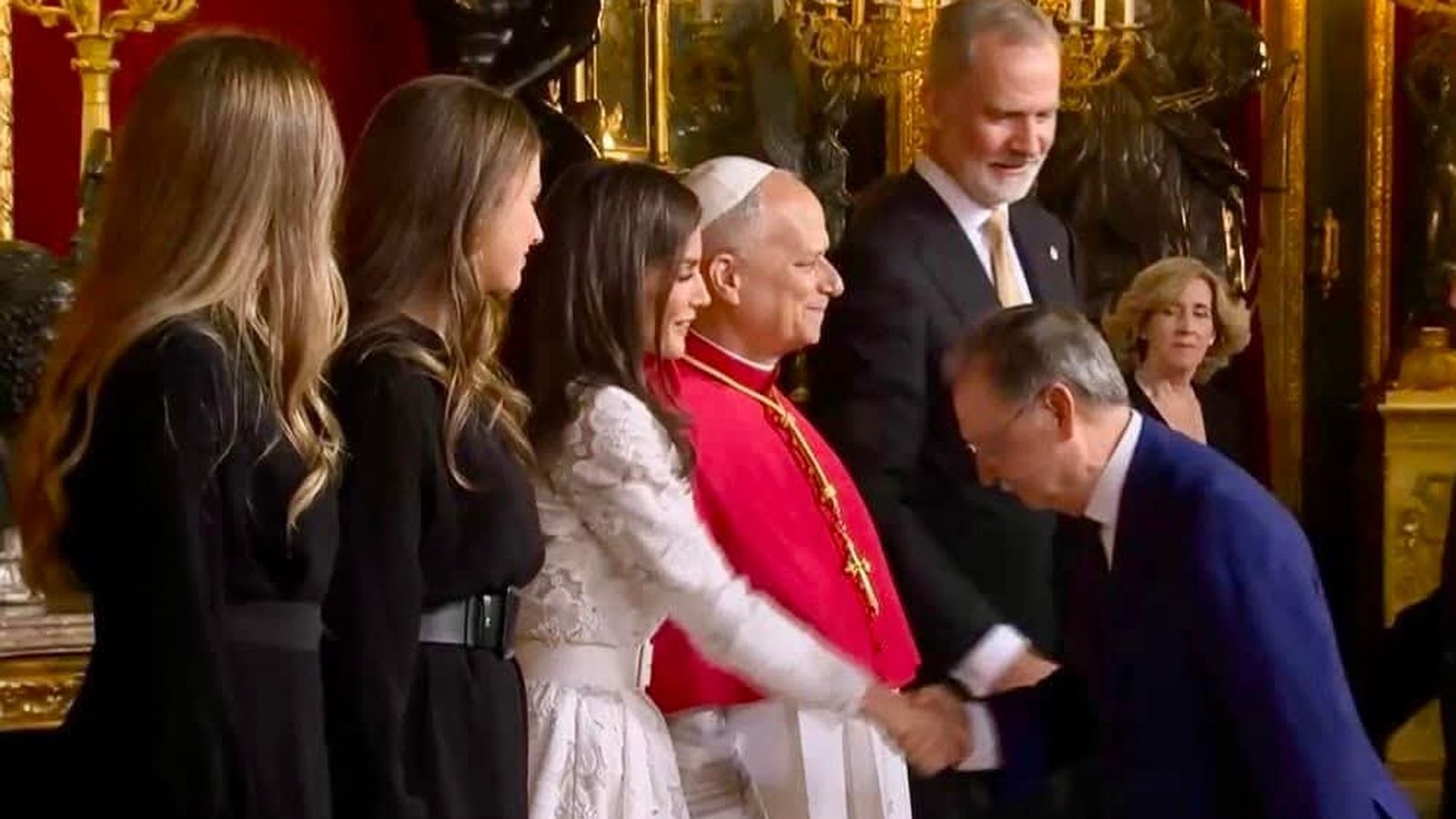 Vivas saluda a la Reina Letizia