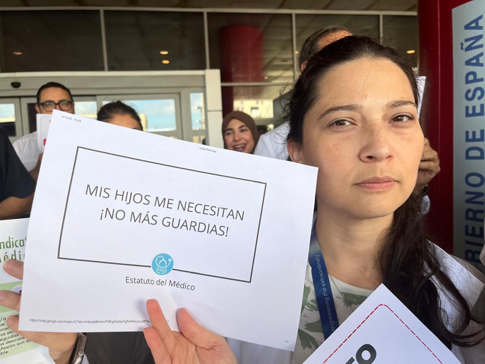 Concentración de médicos a las puertas del hospital de Ceuta para exigir un estatuto propio en una foto de archivo